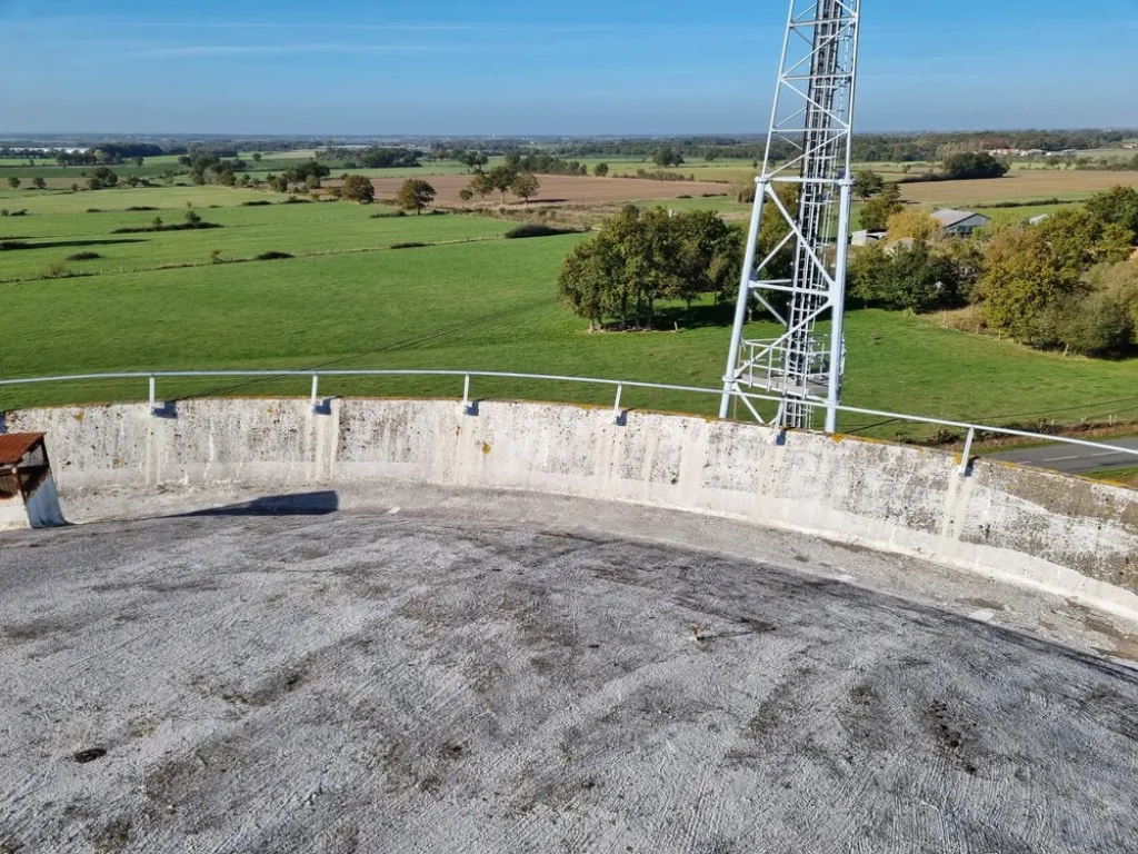 Pose d'un garde-corps près de La Roche Sur Yon